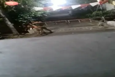 Ngewe Doggy Di Dalam Portal Komplek Nekat HD Lumer