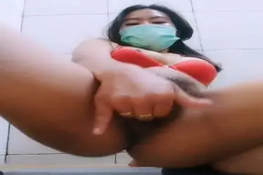 Tyas Tampil Segar Saat Live Pancing Sange